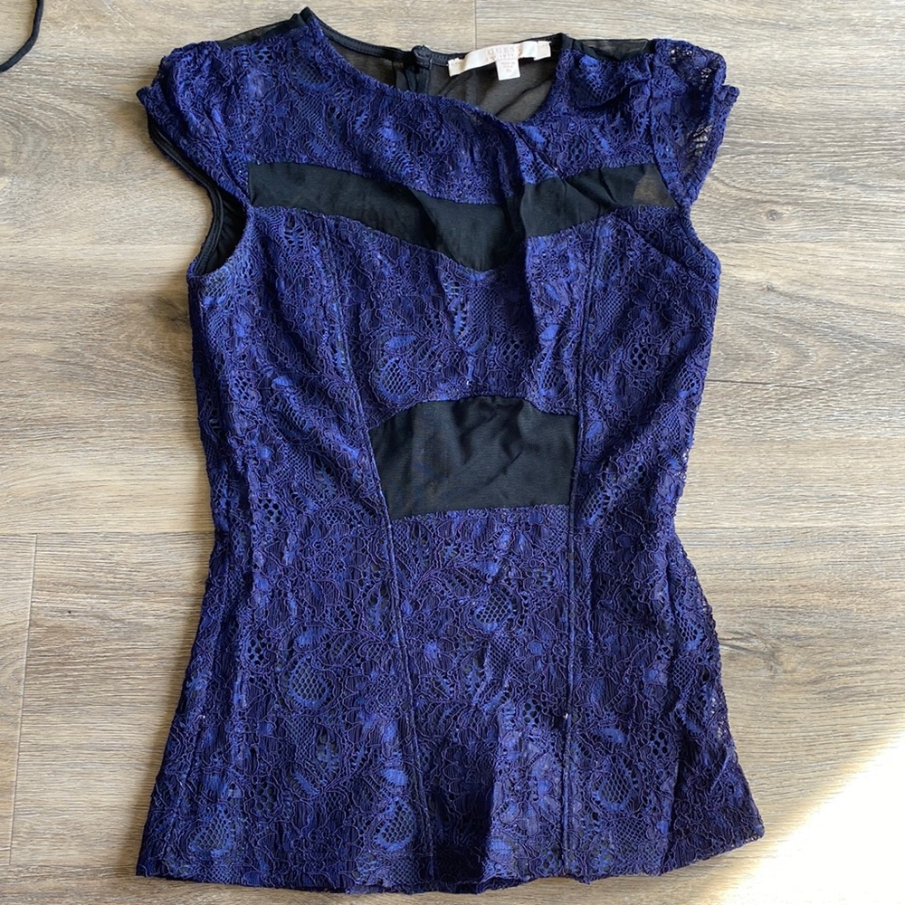 Fitted guess lace top with mesh cut outs size xs